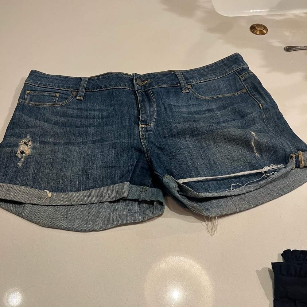 ❤️ 6 for 20 ❤️ Paige denim cutoff shorts  sz 32